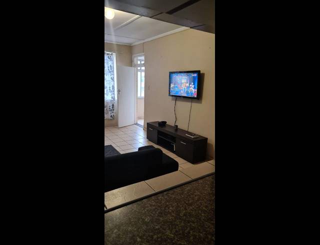 1.5 BEDROOM FLAT RENTED IN MORNINGSIDE